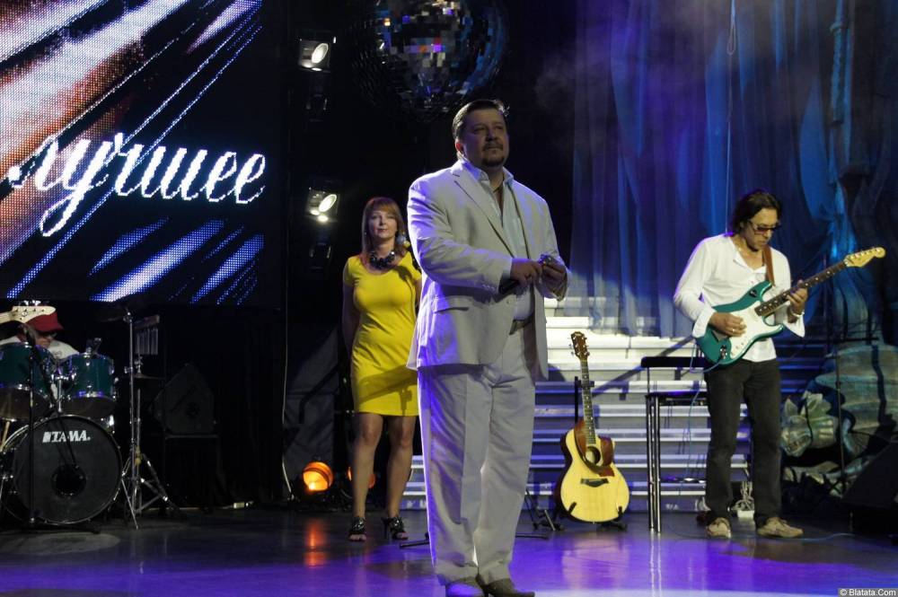 Владимир Стольный выступает на концерте 19 августа 2014 года