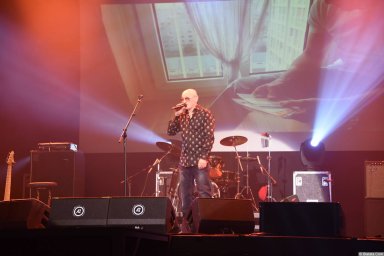 На сцене Григорий Заречный на концерте Новое и лучшее 30 ноября 2015 года