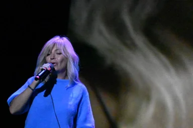 Аида Сергиенко на сцене фестиваля в СПб 2025