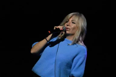 Аида Сергиенко на сцене и за кулисами после выступления на фестивале