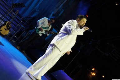 Владимир Стольный поёт на концерте 19 августа 2014 года