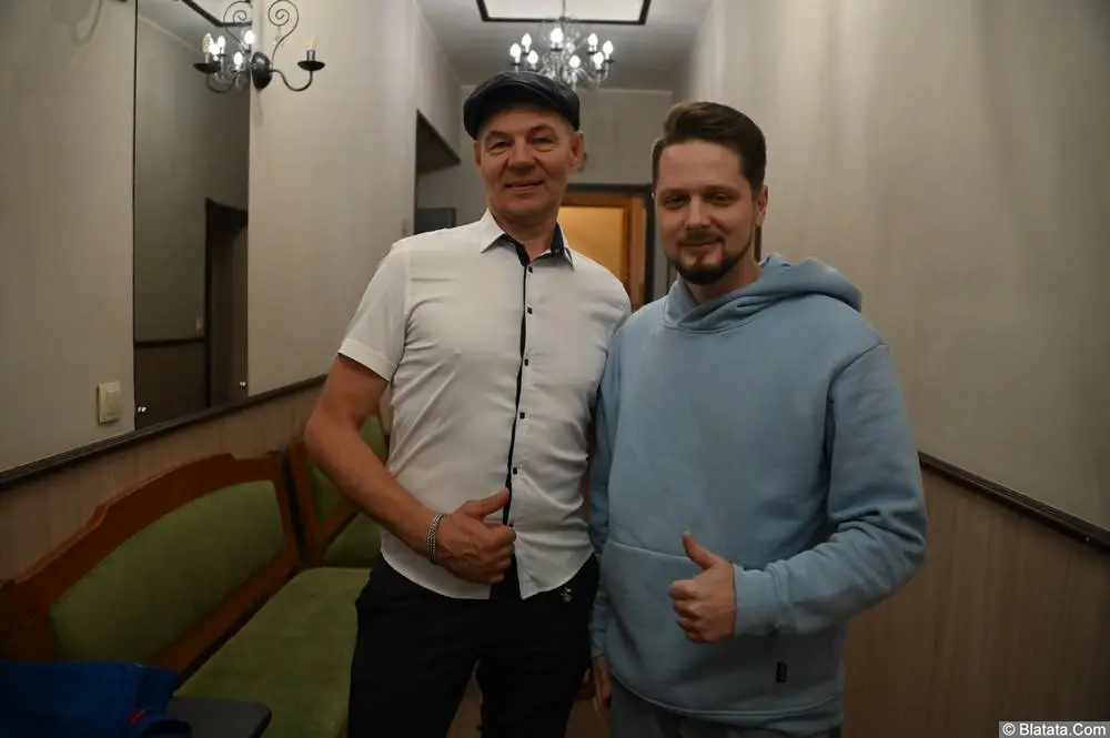 Олег Магадан общается с коллегами на фестивале