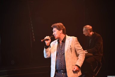 Владимир Черняков - Новое и лучшее 30 ноября 2015 года поёт на сцене в Санкт-Петербурге