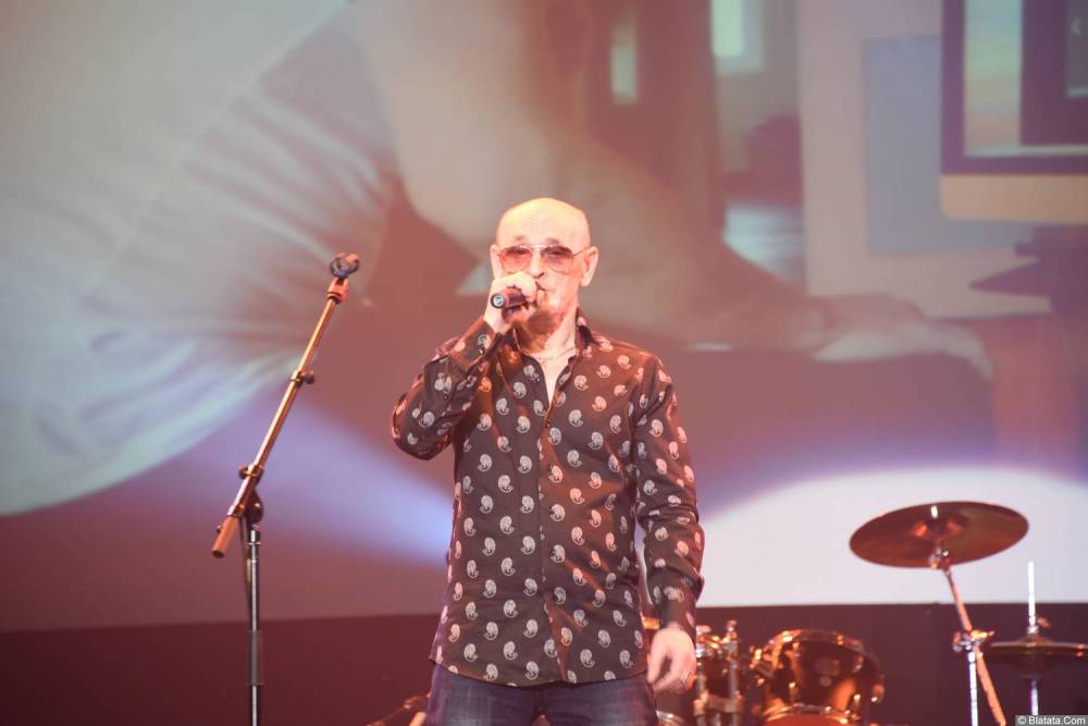 Григорий Заречный выступает на концерте Новое и лучшее 30 ноября 2015 года
