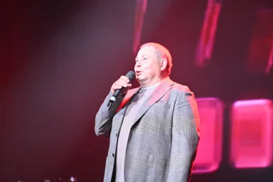 Валерий Новиков. Диалог со зрителем через песню