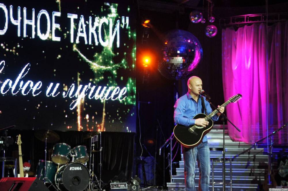Анатолий Топыркин поёт на концерте Новое и лучшее 17 февраля 2015 года