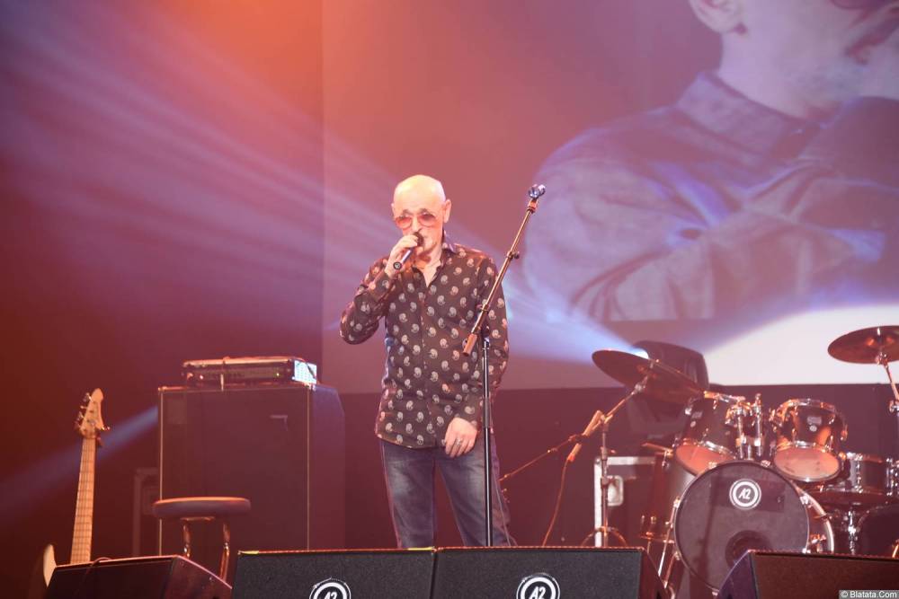 Григорий Заречный на концерте Новое и лучшее 30 ноября 2015 года поет сольно