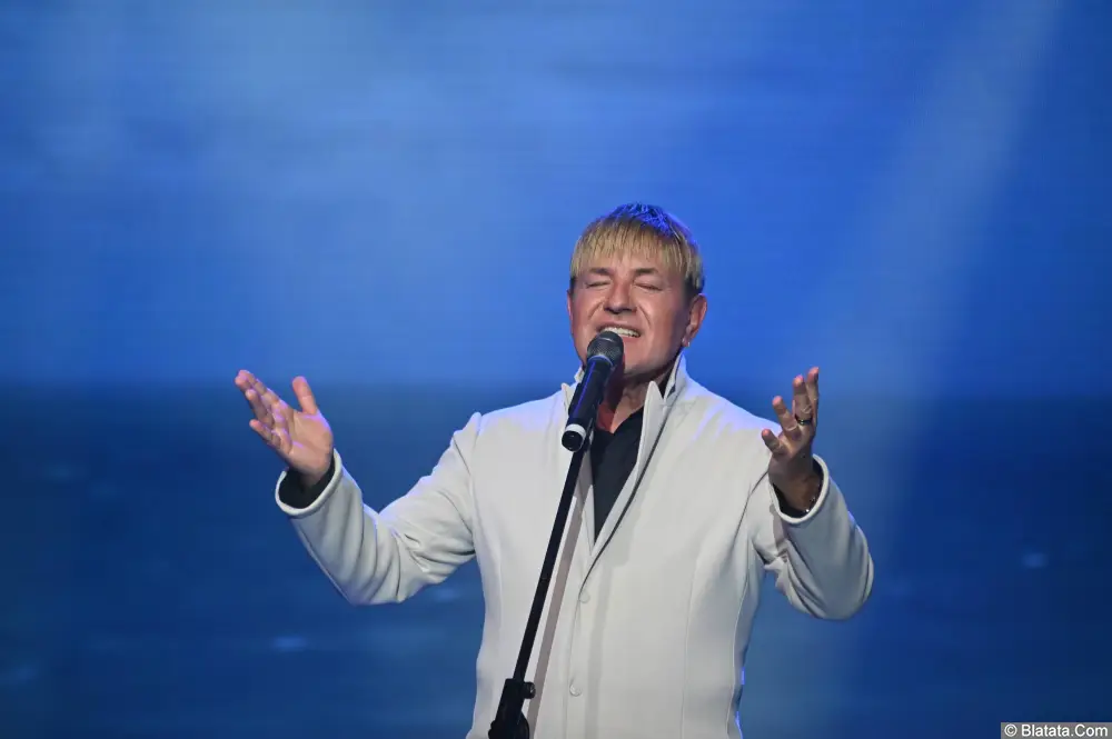 Сергей Рогожин поет