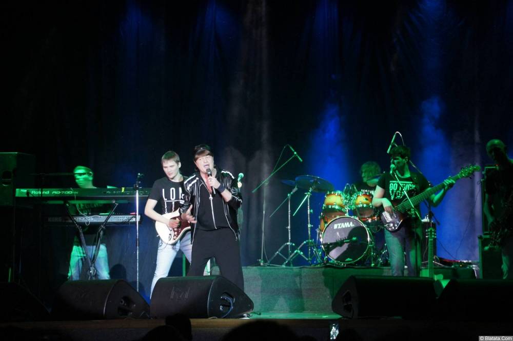 Виктор Королев на концерте 10 ноября 2015 года с группой