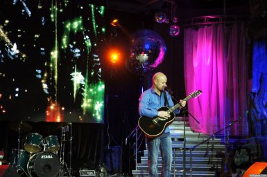 Анатолий Топыркин выступиет на концерте Новое и лучшее 17 февраля 2015 года