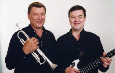 Александр Шеваловский с трубачом участником ансамбля