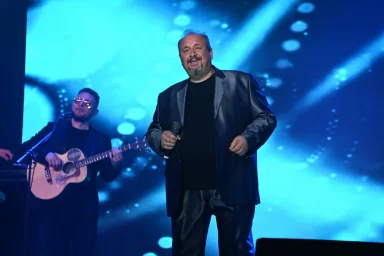 Первые аккорды выступления