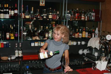 Юлия Андреева бармен