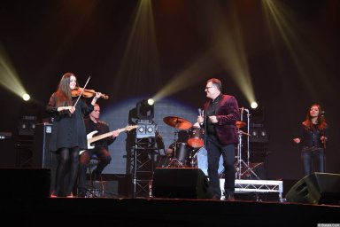 Виктор Баум на концерте поёт 26 февраля 2018 года