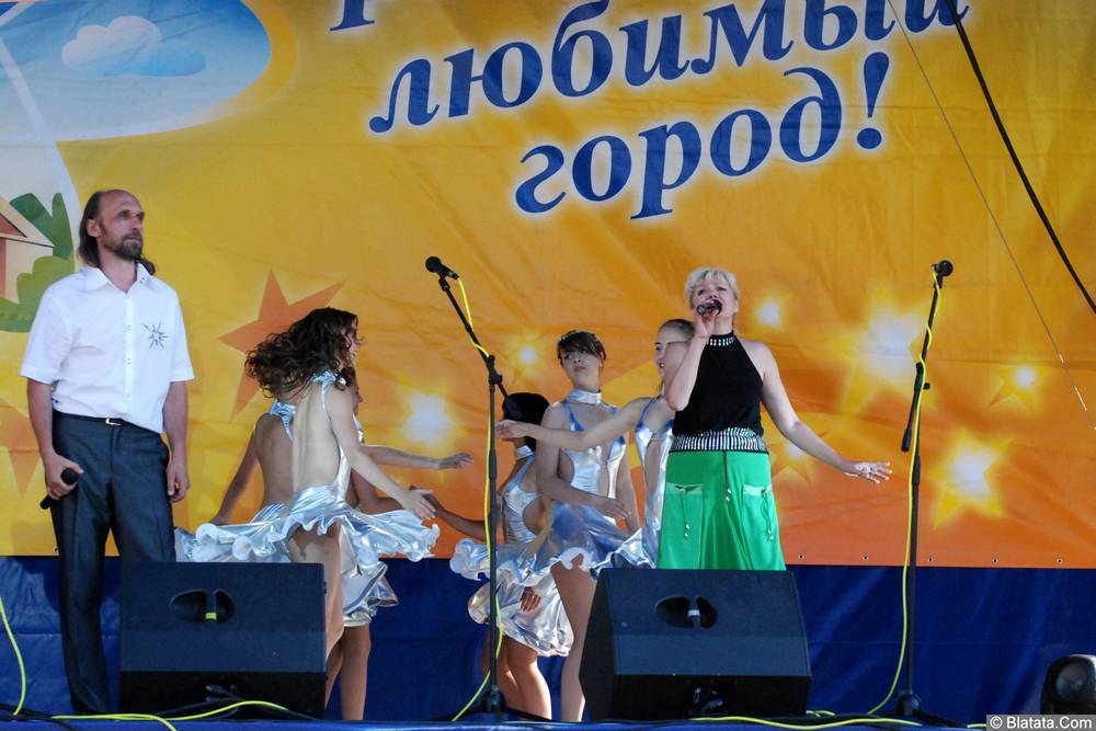 Елена Горбачева, Валерий Музыка и танцевальный ансамбль «Звездопад» в Обнинске.