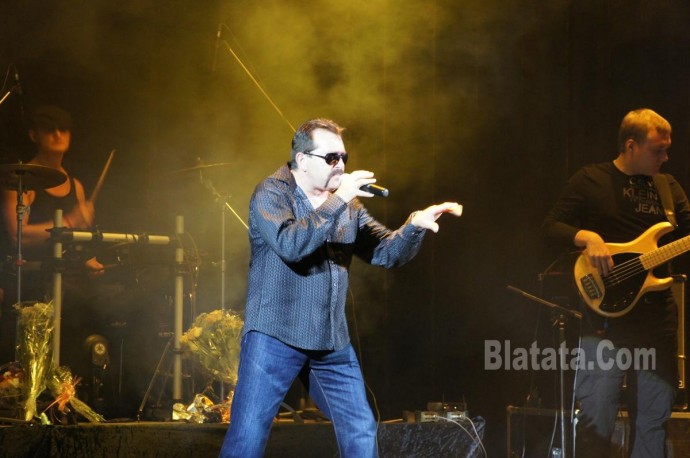 Концерт группы "Бутырка" в Калининграде. Владимир Ждамиров на сцене