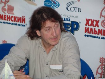 Олег Митяев даёт интервью