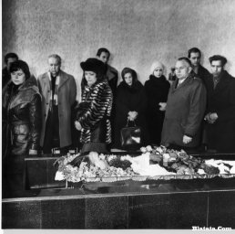 Прощание с Аркадием Северным в зале крематория в Ленинграде
