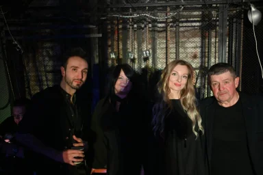 Евгений Любимцев в кругу артистов за кулисами «Звезд Невы»