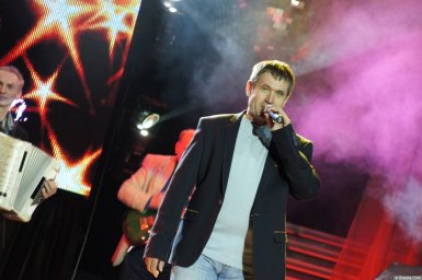 Николай Котрин на сцене XIX фестиваля памяти Аркадия Северного 5