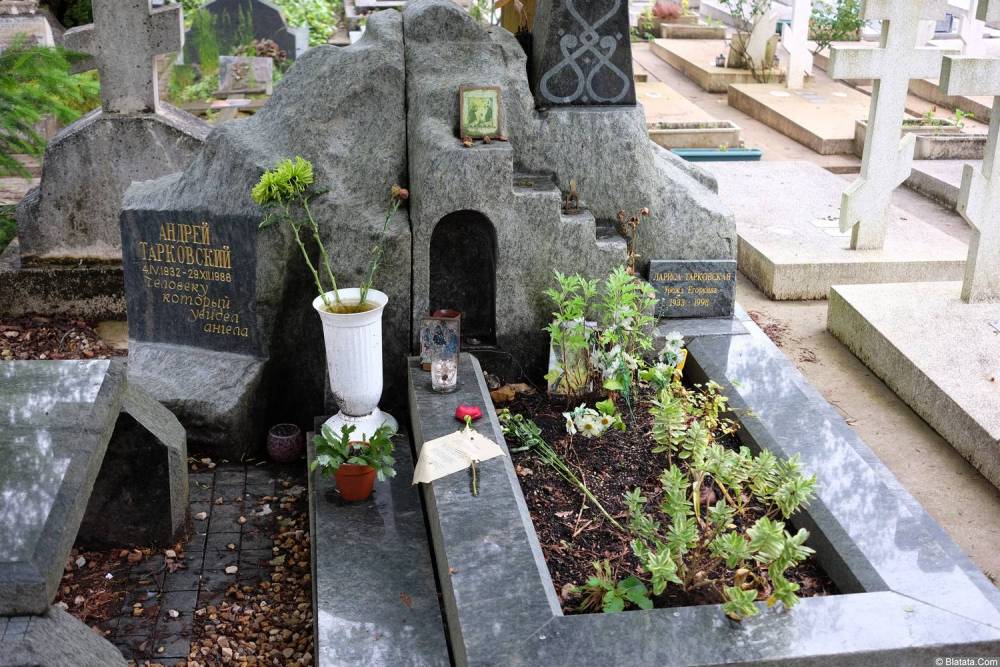 Могила Андрея Тарковского на кладбище Сент-Женевьев-де-Буа