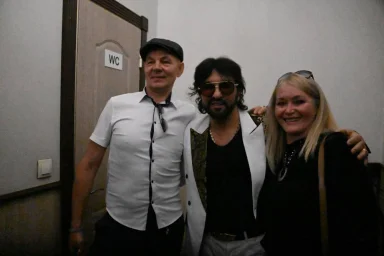 Олег Магадан в ожидании выхода на сцену