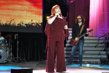 Олеся Атланова на концерте 2013 года