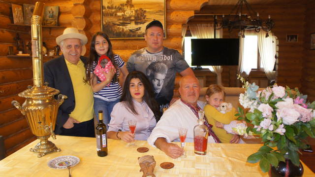 Геннадий Жаров в кругу семьи
