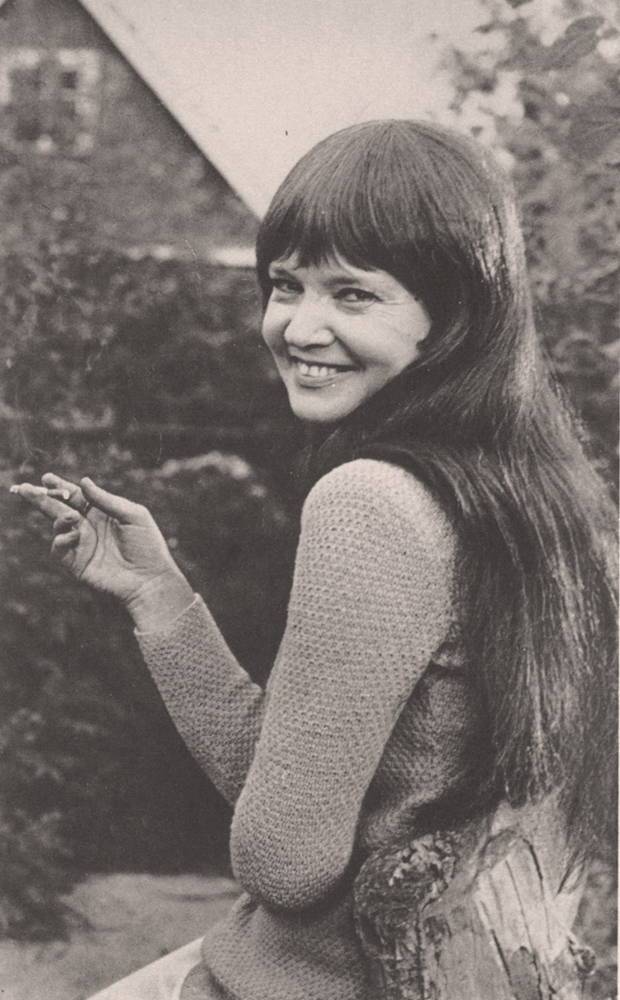 Людмила Гурченко с сигаретой